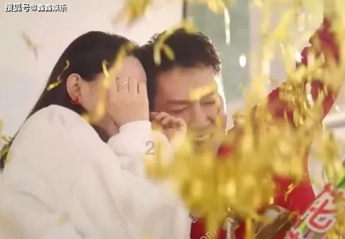 乾隆把小燕子指给尔康时,谁还记得尔康的反应?小燕子太机灵了